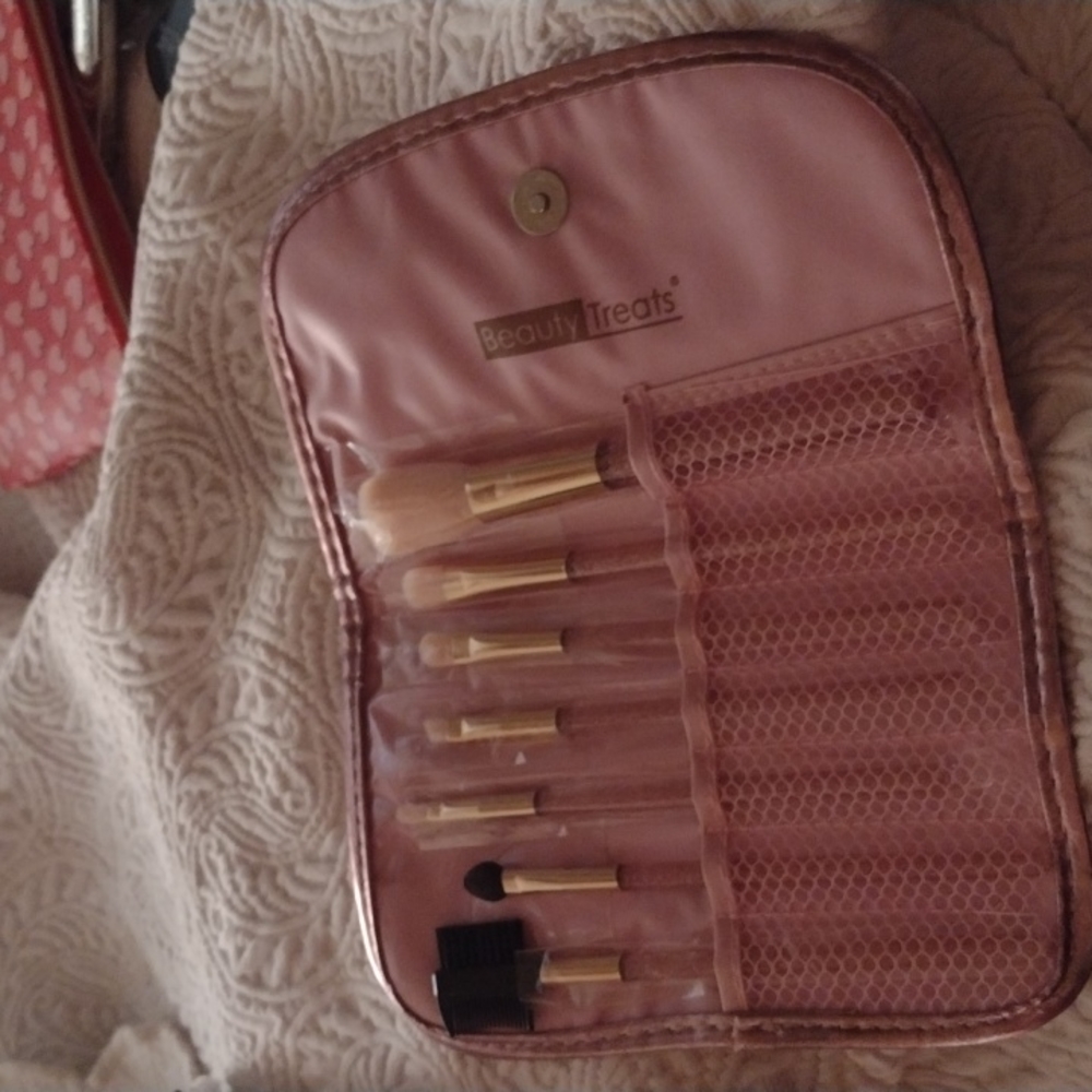 Makeup brushes